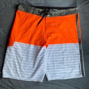 Board shorts — Billabong